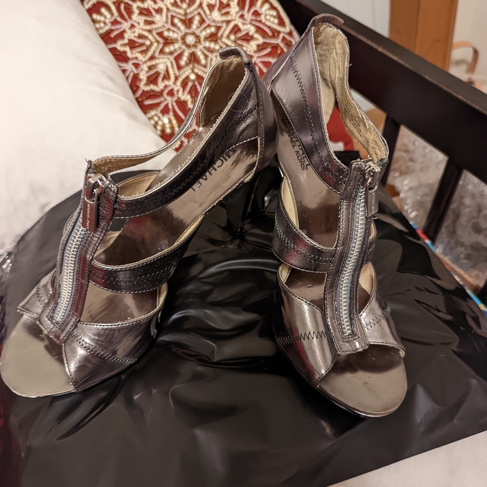 heels - Picture 1 of 6